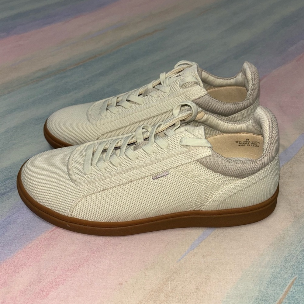 Casual Women's Athletic Sneakers in Off-White with Gum Sole